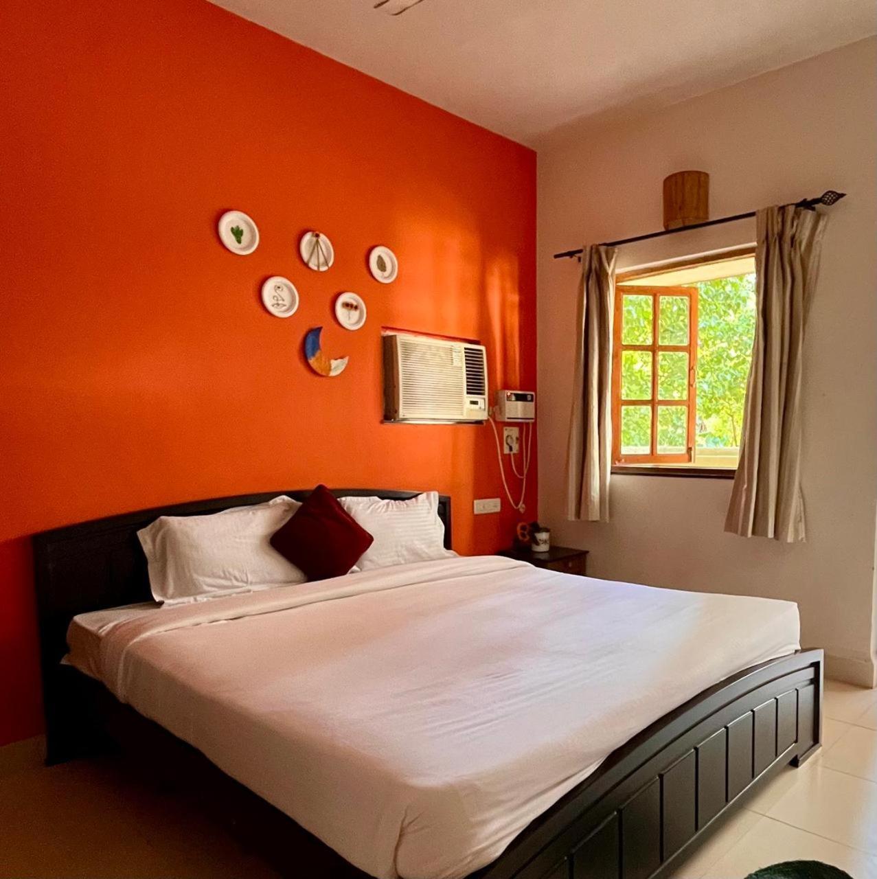 Quirkystays- 2bhk With Swimming Pool & Kitchen * Candolim