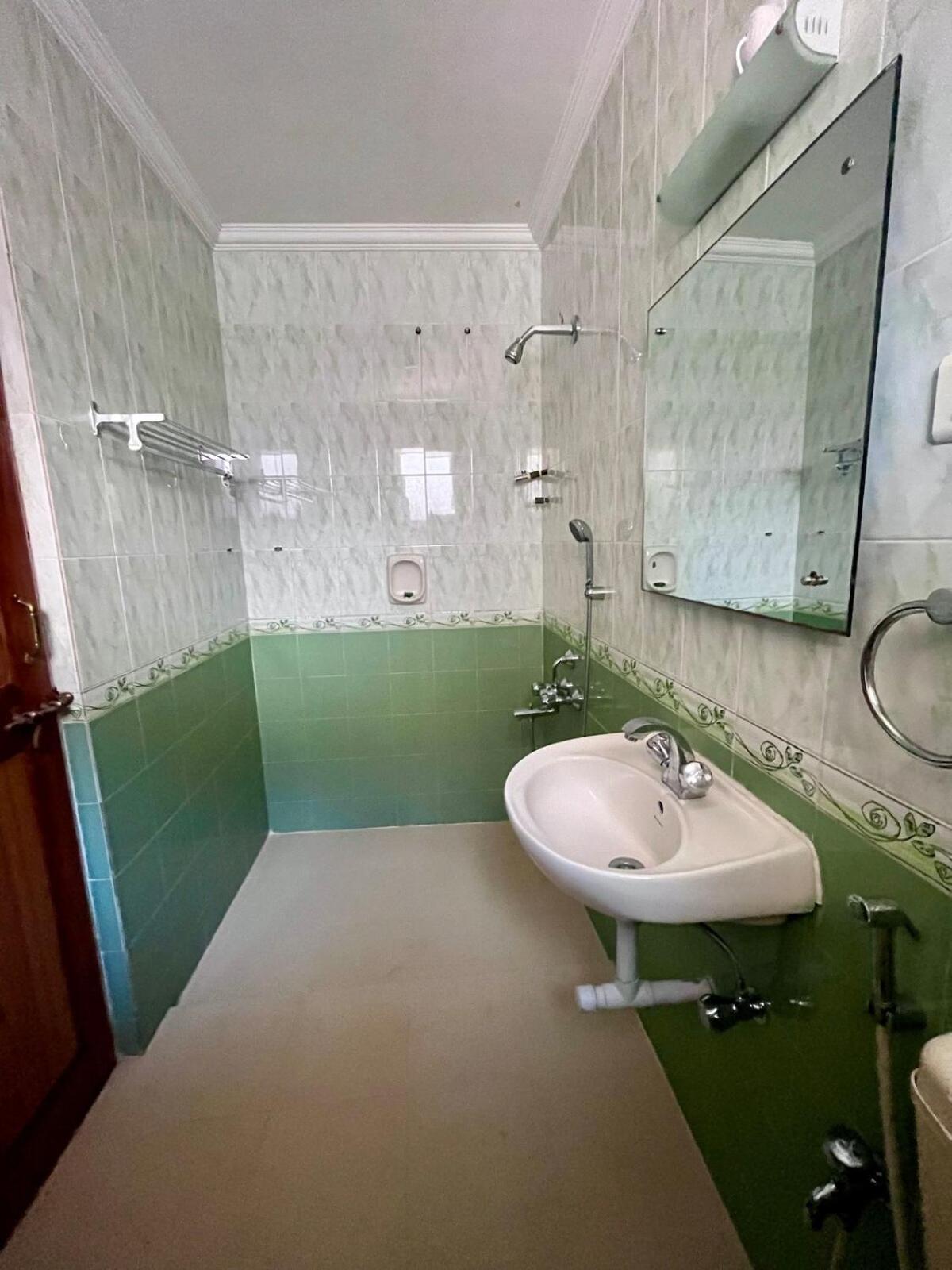Quirkystays- 2bhk With Swimming Pool & Kitchen * Candolim